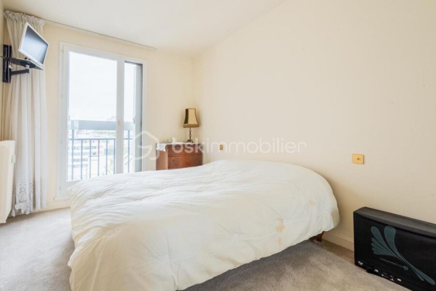 Appartement à vendre à Paris 19e arrondissement — Vue sur la ville — photo 7
