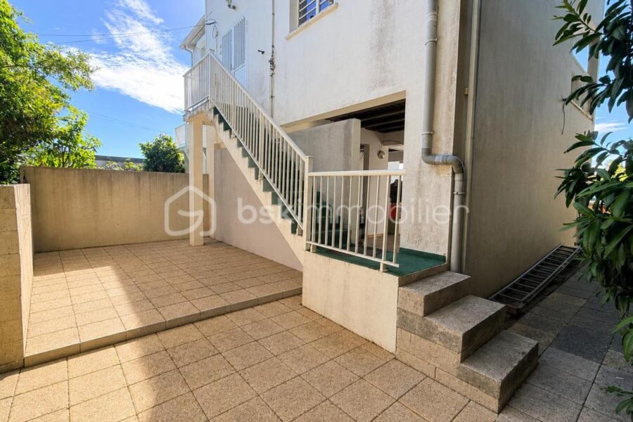 Maison à vendre à Saint denis — Vue sur la ville — photo 8