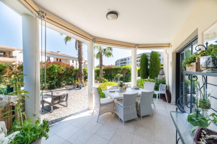 Appartement à vendre à Saint-raphaël — Vue parc & jardin — photo 1