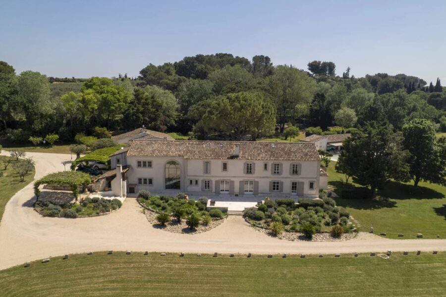 Maison à vendre à Raphèle-lès-arles — Vue montagne — photo 2