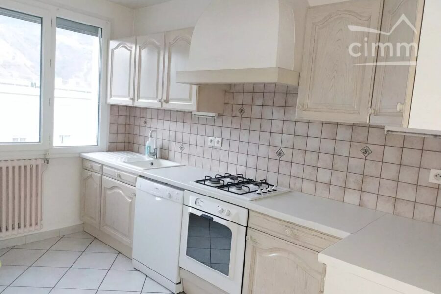 Appartement à vendre à Saint-jean-de-maurienne — Vue montagne — photo 4