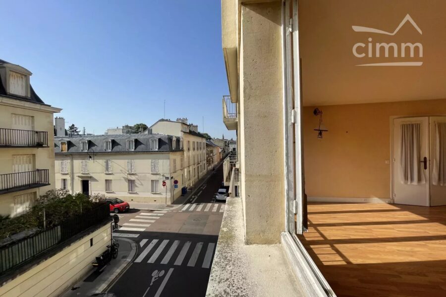 Appartement à vendre à Versailles — Vue sur la ville — photo 1