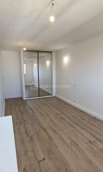Appartement à vendre à Neuilly sur marne — Vue sur la ville — photo 9