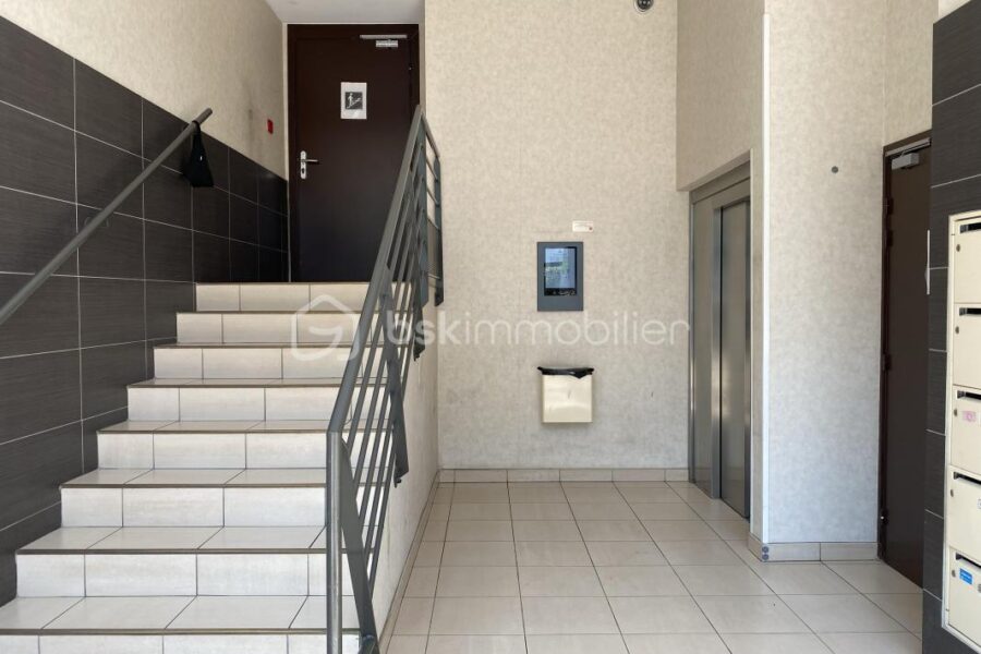 Appartement à vendre à Lormont — Vue sur la ville — photo 8