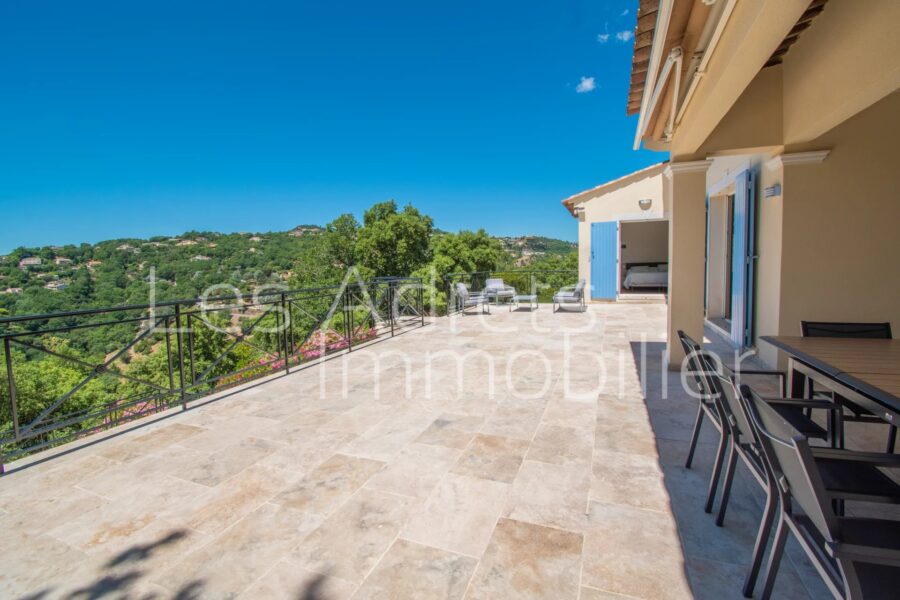 Maison à vendre à Les adrets-de-l&rsquo;estérel — Vue montagne — photo 4