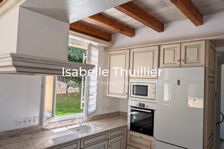 Maison à vendre à La croix-valmer — Vue montagne — photo 9