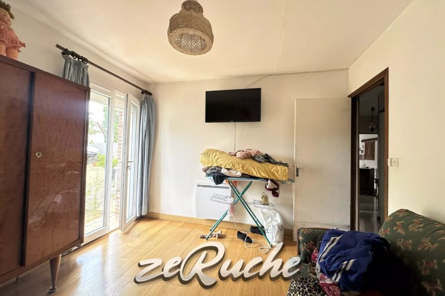 Maison à vendre à La chapelle-du-bois-des-faulx — Vue parc — photo 9