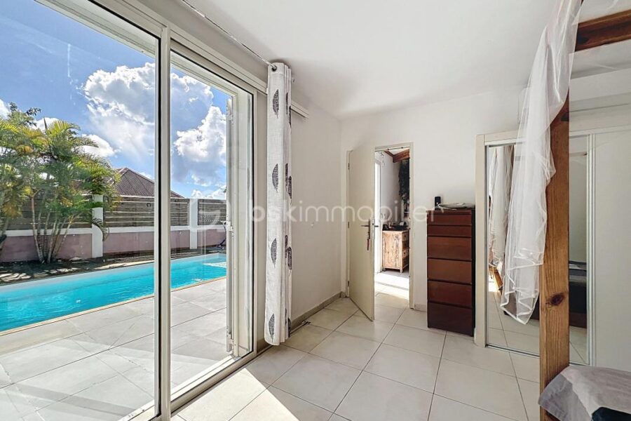 Maison à vendre à Sainte anne — Vue mer — photo 9