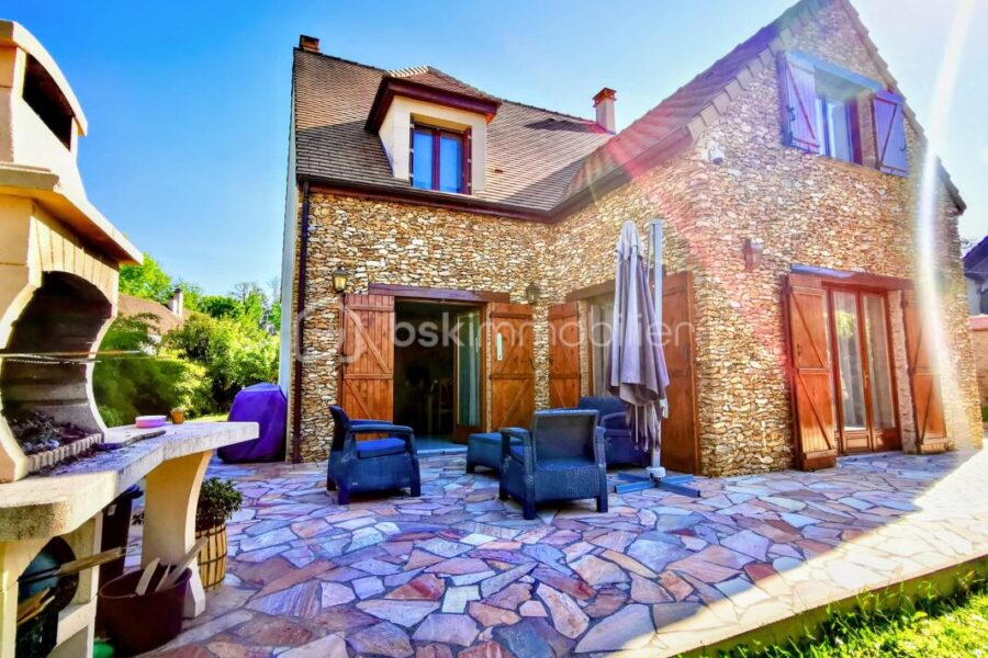 Maison à vendre à Le tremblay sur mauldre — Vue sur la ville — photo 9