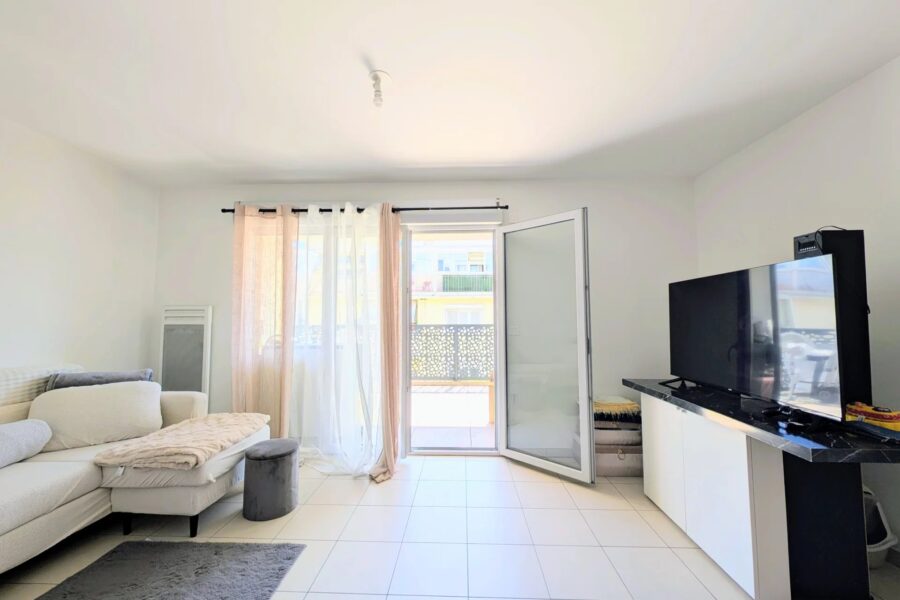 Appartement à vendre à Saint-laurent-du-var — Vue sur la ville — photo 4