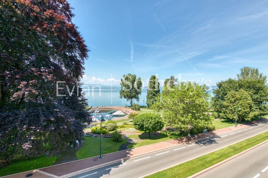 Appartement à vendre à Evian les bains — Vue fleuve — photo 1