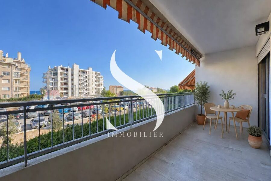 Appartement à vendre à Golfe-juan — Vue mer — photo 1