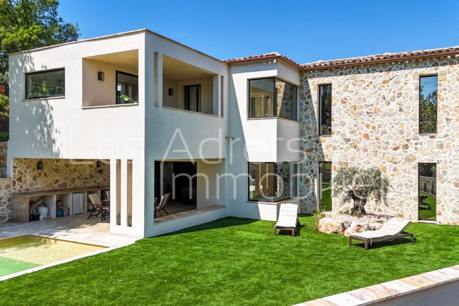 Maison à vendre à Les adrets-de-l&rsquo;estérel — Vue mer — photo 2
