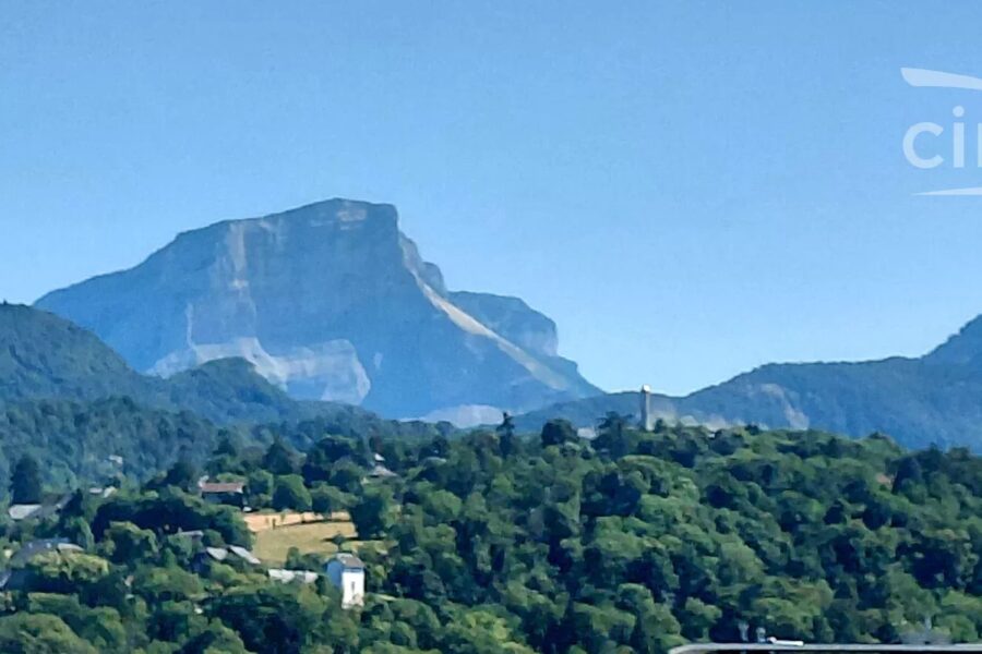 Appartement à vendre à Chambéry — Vue montagne — photo 1