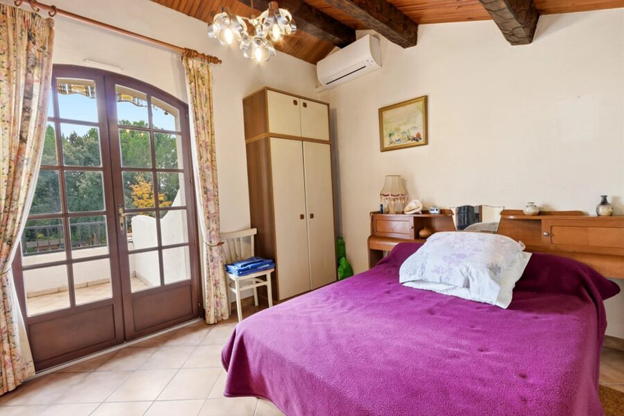 Maison à vendre à Roquebrune-sur-argens — Vue montagne — photo 7