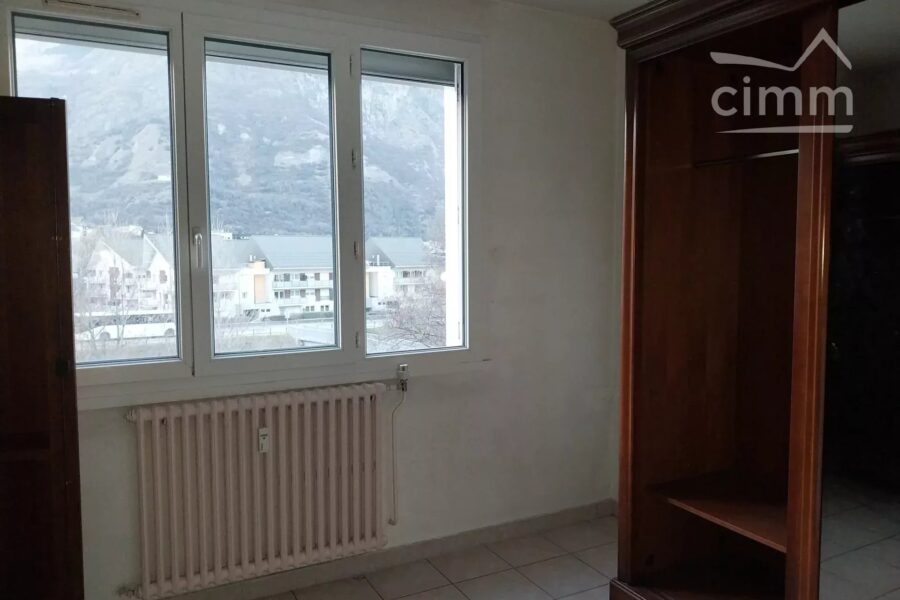 Appartement à vendre à Saint-jean-de-maurienne — Vue montagne — photo 5