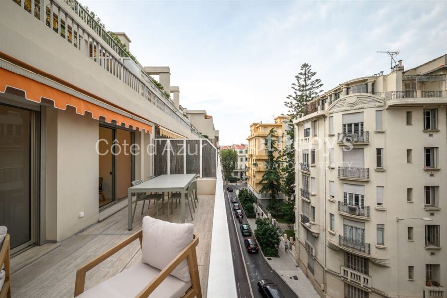 Appartement à vendre à Nice — Vue sur la ville — photo 1
