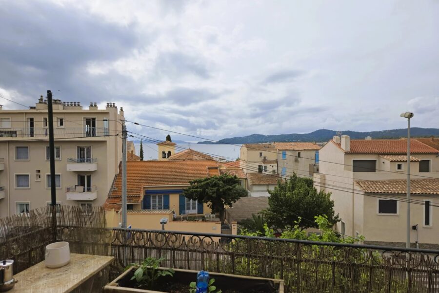 Appartement à vendre à Le lavandou — Vue mer — photo 1