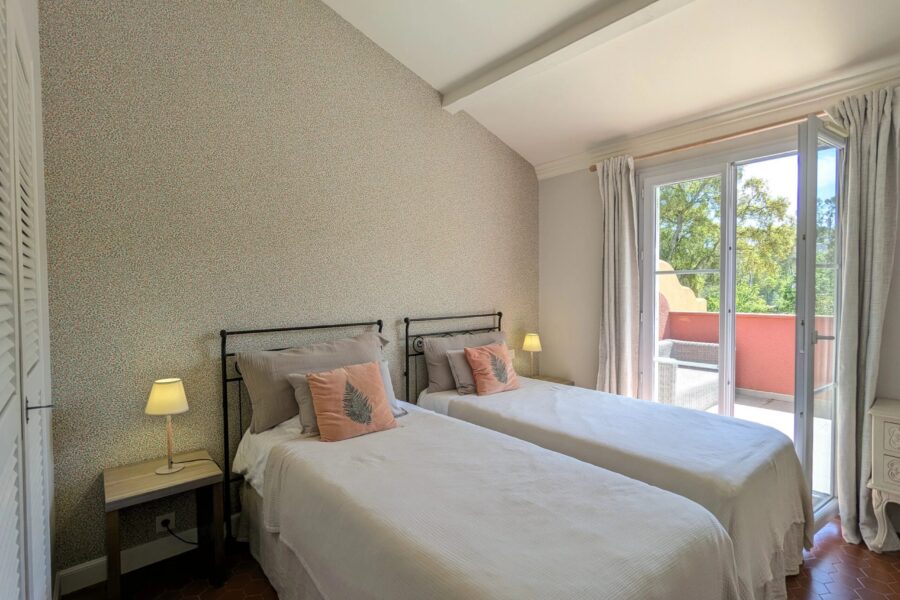 Maison à vendre à Grimaud — Vue parc & jardin — photo 12