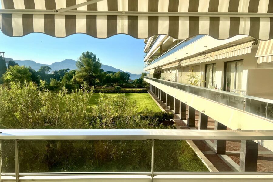Appartement à vendre à Marseille 8ème — Vue mer — photo 2