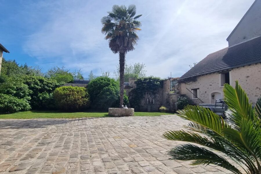 Maison à vendre à Ballainvilliers — Vue parc & jardin — photo 2