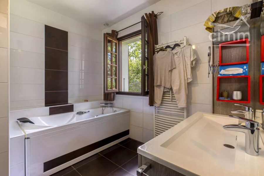 Maison à vendre à Les abrets en dauphiné — Vue montagne — photo 11