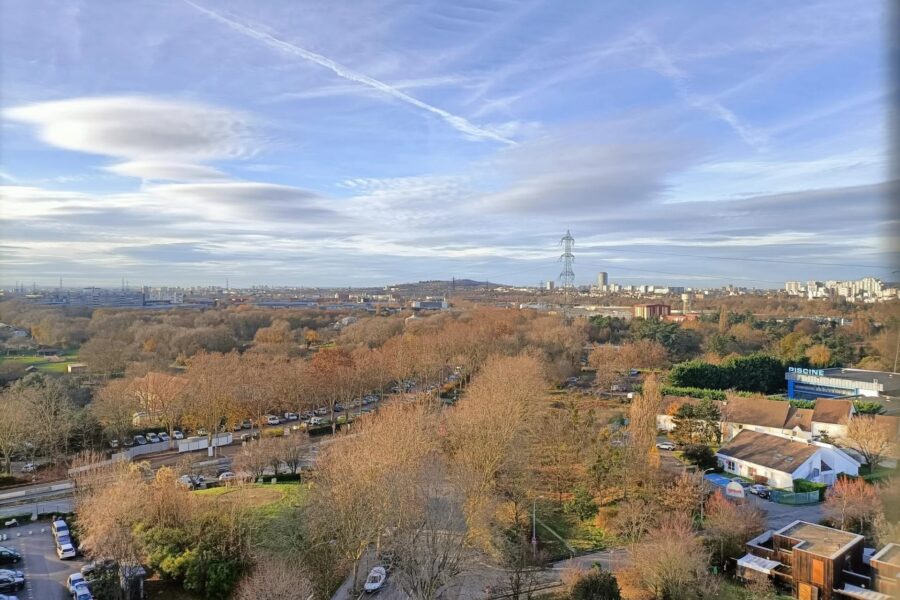 Appartement à vendre à Villeneuve-la-garenne — Vue sur la ville — photo 1