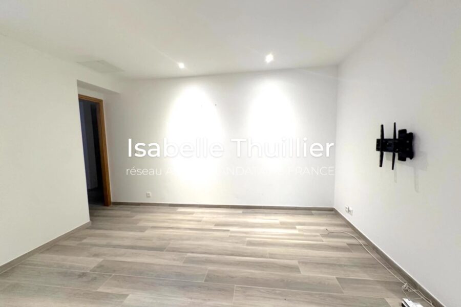 Maison à vendre à La croix-valmer — Vue montagne — photo 14