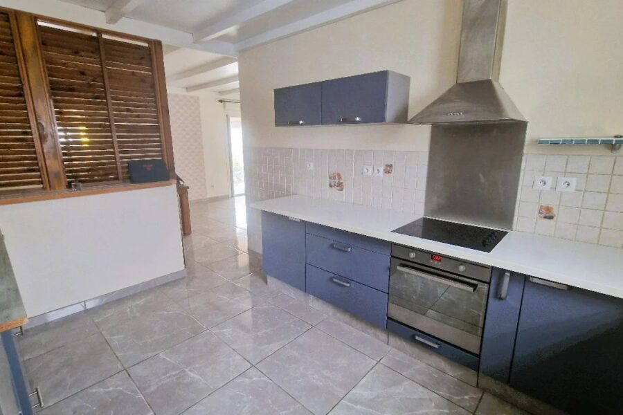 Maison à vendre à Saint-benoît — Vue parc & jardin — photo 6