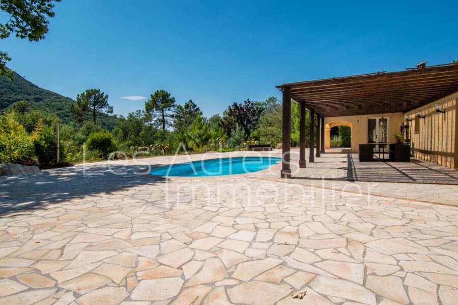 Maison à vendre à Les adrets-de-l&rsquo;estérel — Vue montagne — photo 2