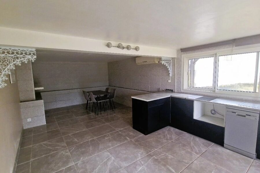 Maison à vendre à Saint-benoît — Vue parc & jardin — photo 13