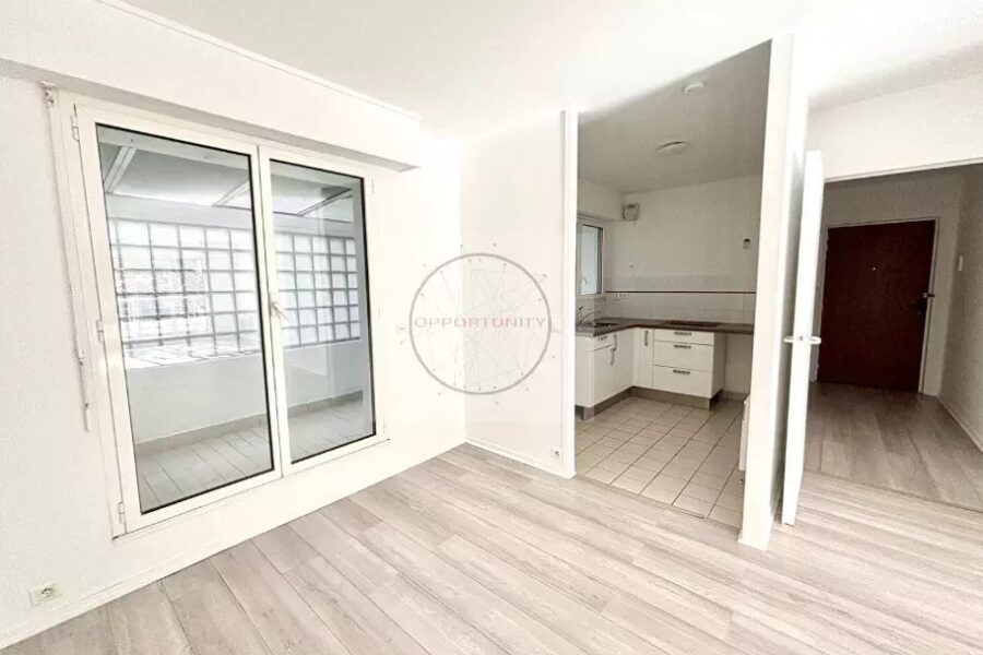 Appartement à vendre à Paris 12ème — Vue sur la ville — photo 3
