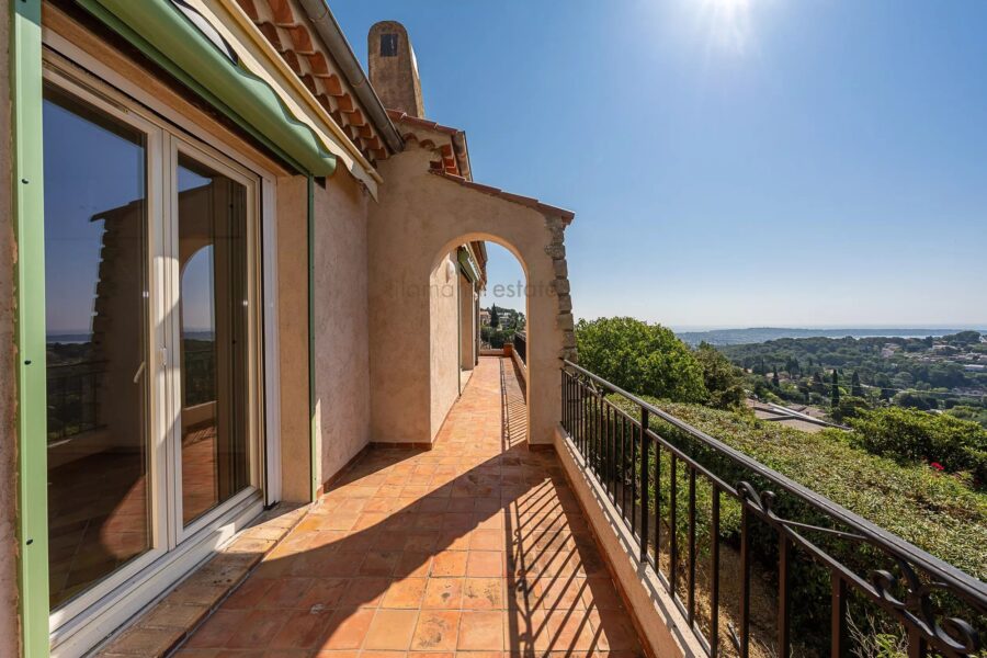 Maison à vendre à Vallauris — Vue mer — photo 1
