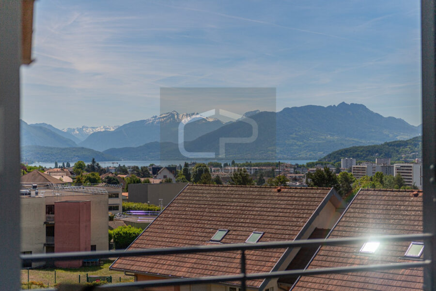 Appartement à vendre à Annecy-le-vieux — Vue lac — photo 1