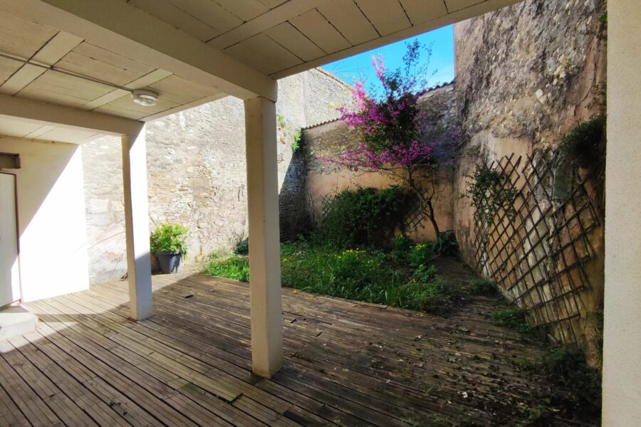 Maison à vendre à Mirebeau — Vue parc & jardin — photo 2