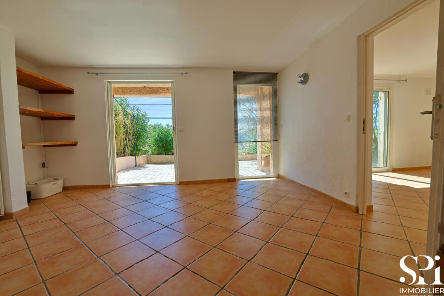 Maison à vendre à Pierrefeu-du-var — Vue sur la ville — photo 7