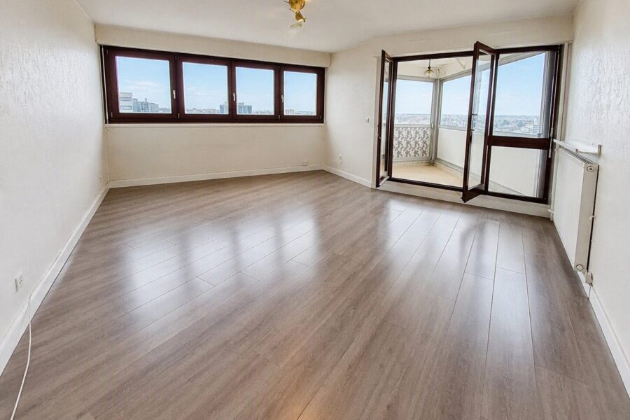 Appartement à vendre à Créteil — Vue sur la ville — photo 2