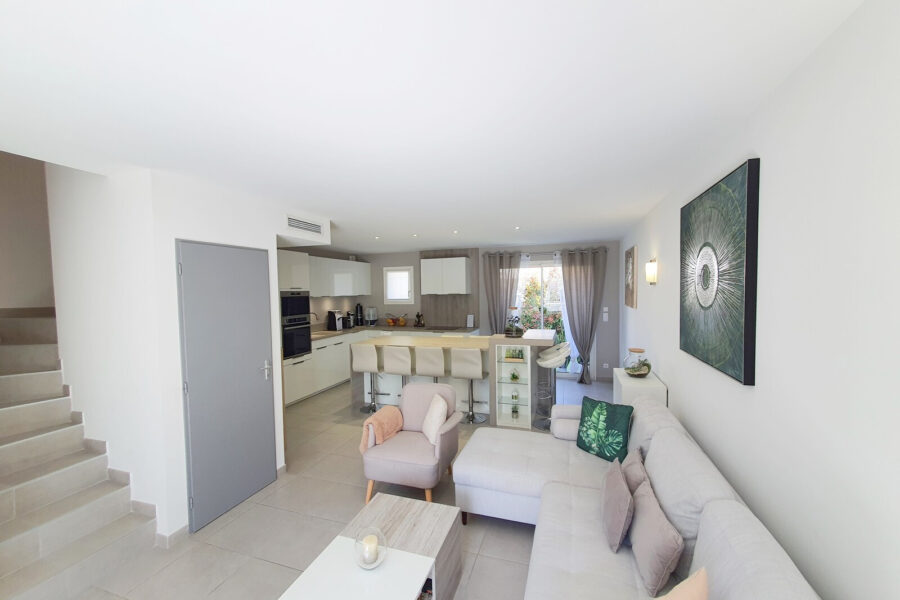 Maison à vendre à Roquebrune-sur-argens — Vue vignes — photo 11