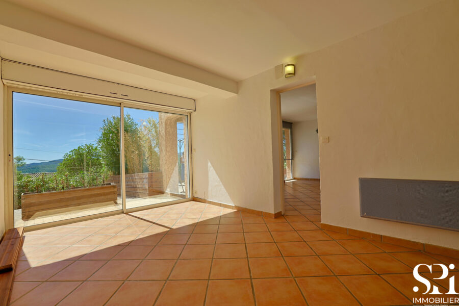 Maison à vendre à Pierrefeu-du-var — Vue sur la ville — photo 8