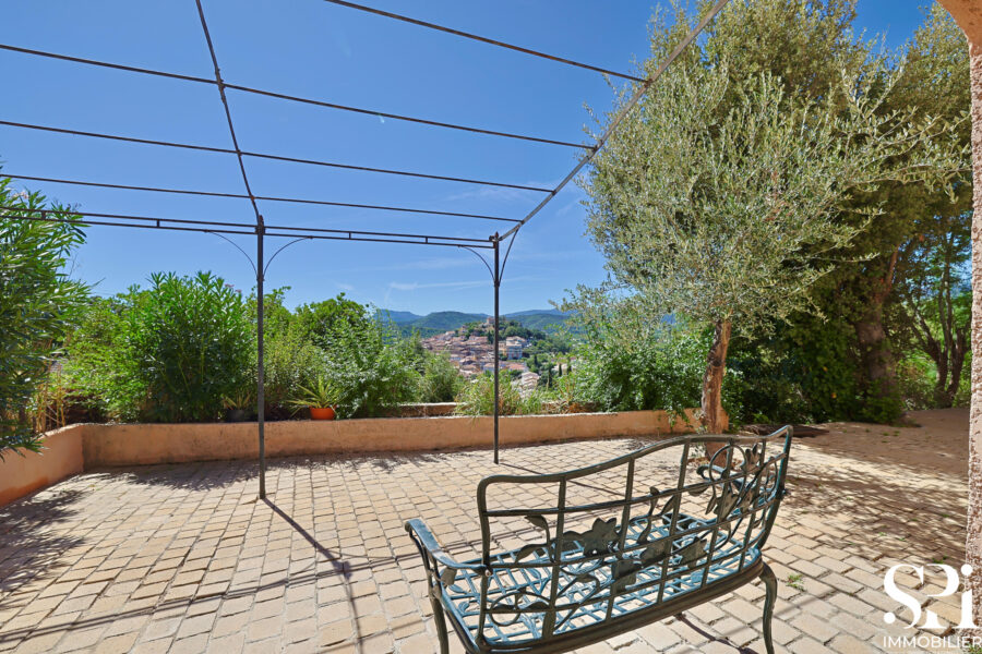Maison à vendre à Pierrefeu-du-var — Vue sur la ville — photo 1