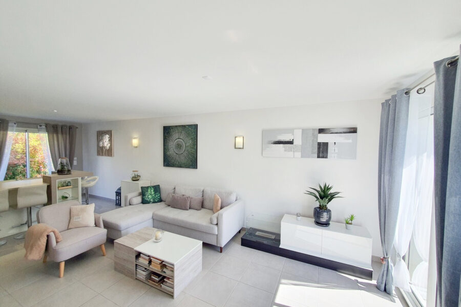Maison à vendre à Roquebrune-sur-argens — Vue vignes — photo 9