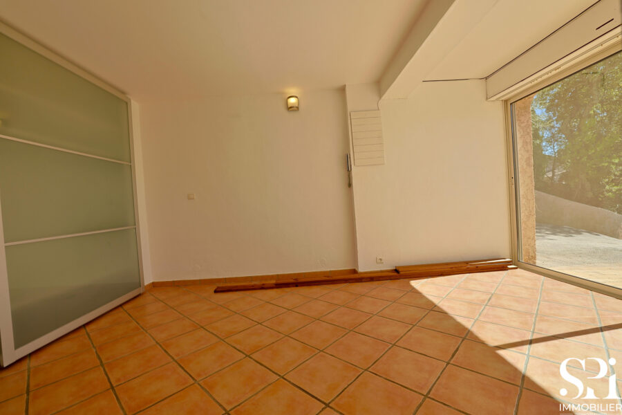 Maison à vendre à Pierrefeu-du-var — Vue sur la ville — photo 13