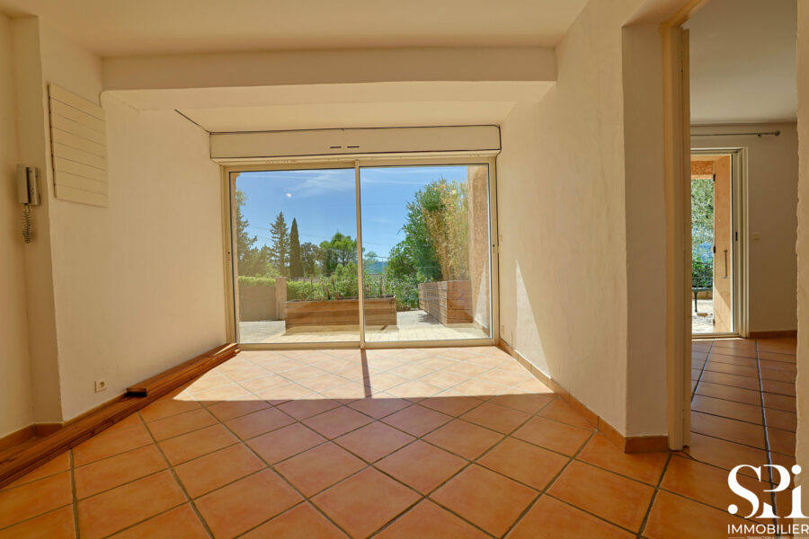 Maison à vendre à Pierrefeu-du-var — Vue sur la ville — photo 9