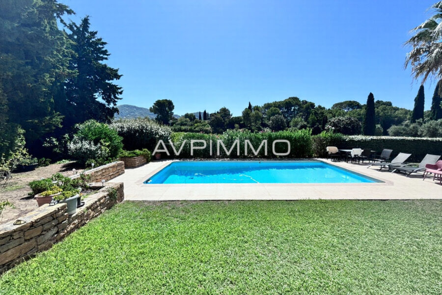 Maison à vendre à Saint-cyr-sur-mer — Vue nature — photo 1