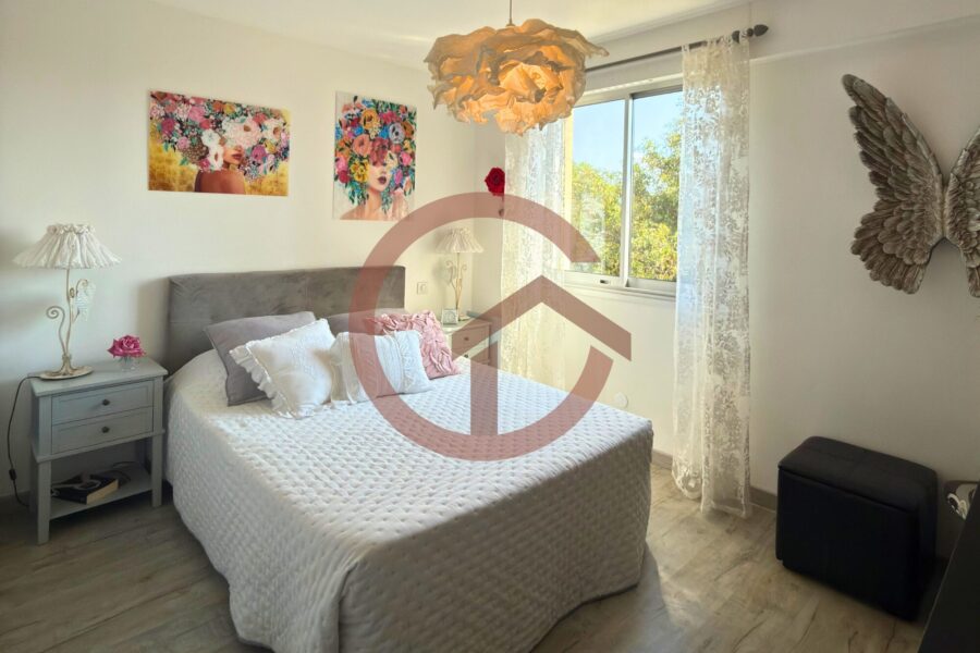 Maison à vendre à Fréjus — Vue parc & jardin — photo 7