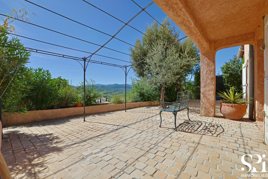 Maison à vendre à Pierrefeu-du-var — Vue sur la ville — photo 3