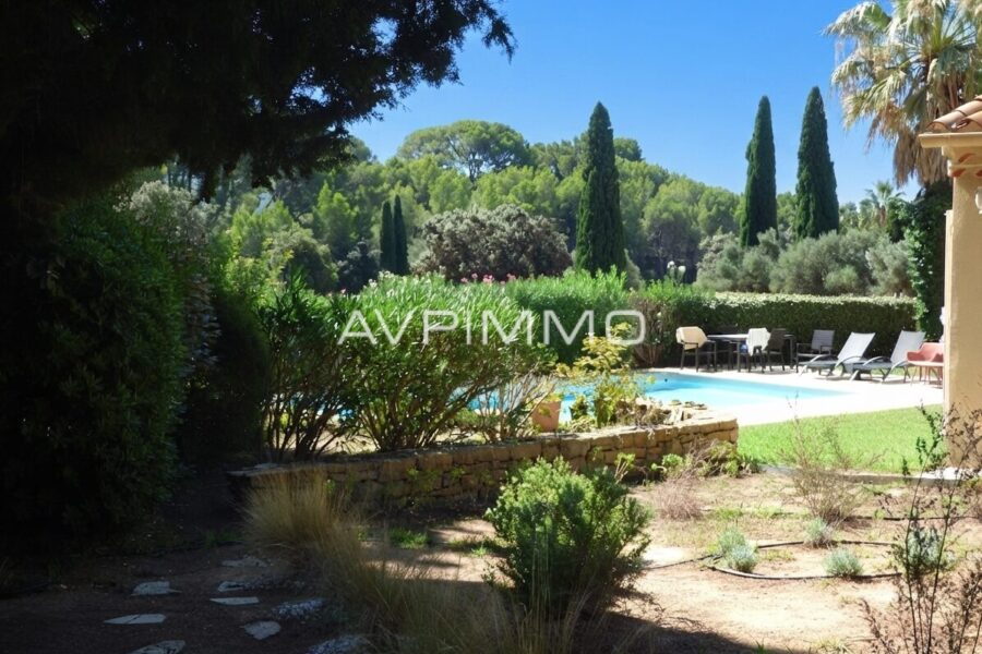 Maison à vendre à Saint-cyr-sur-mer — Vue nature — photo 2
