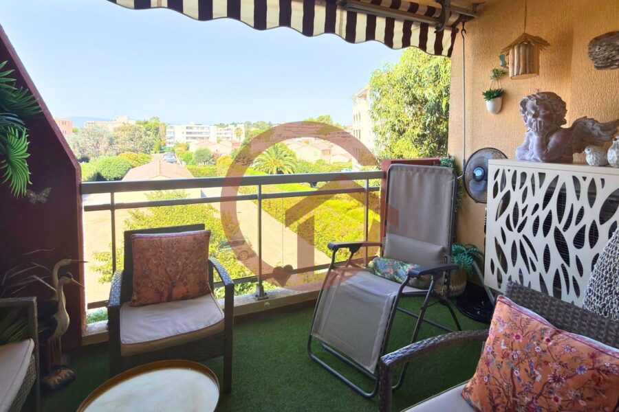 Maison à vendre à Fréjus — Vue parc & jardin — photo 1