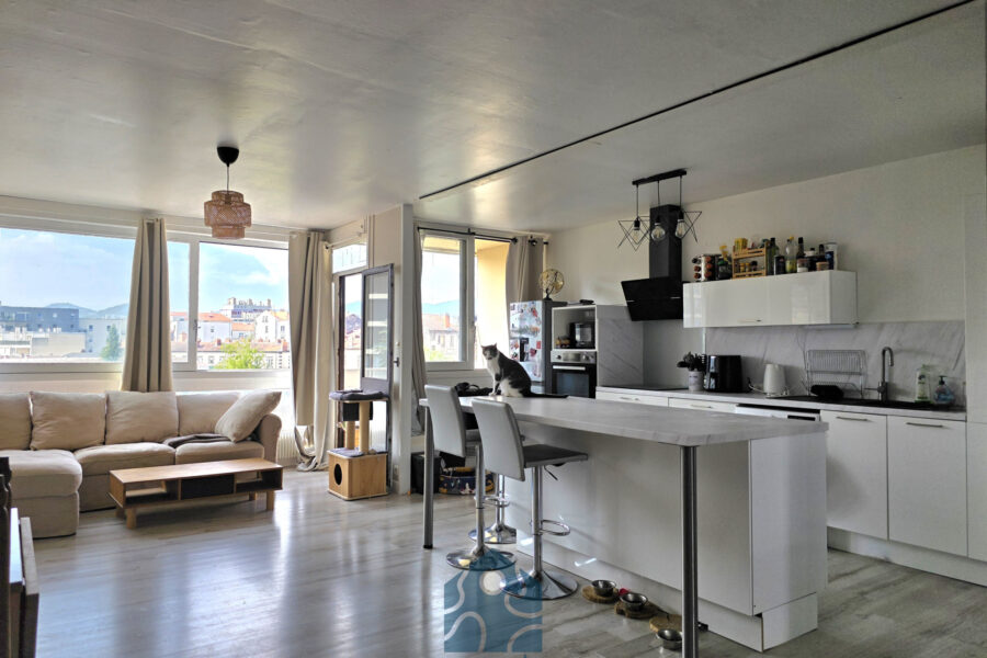 Appartement à vendre à Clermont-ferrand — Vue sur la ville — photo 2