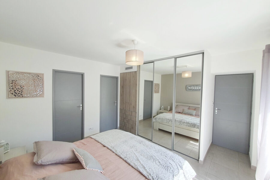 Maison à vendre à Roquebrune-sur-argens — Vue vignes — photo 14
